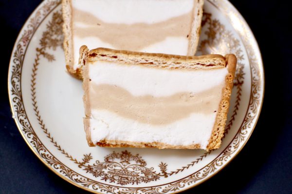 vanilla lotus biscuit cake