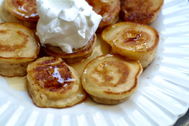 mini fluffy banana pancakes