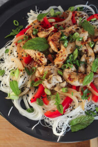 Vietnamese vermicelli salad with dressing 