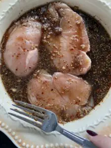 chicken marinating in balsamic marinade 
