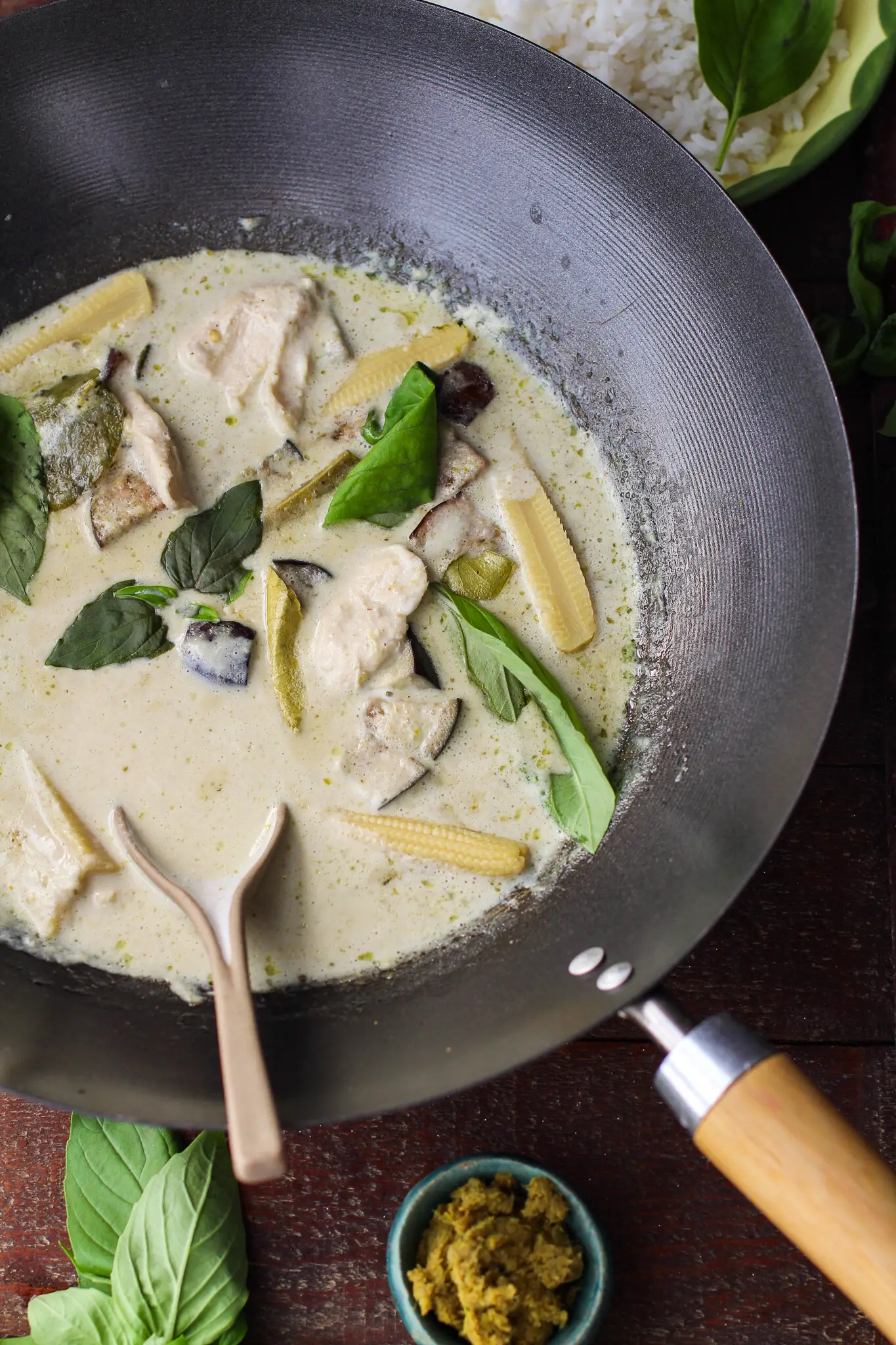 green curry in wok