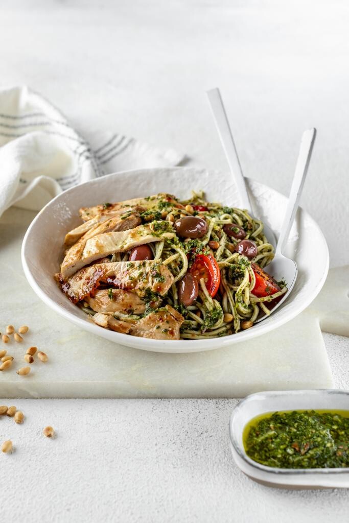 Mediterranean chicken pesto pasta